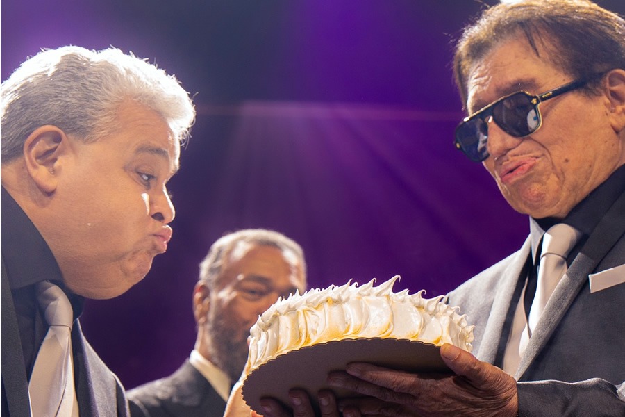 Bobby Cruz se despide de los escenarios con un concierto sinfónico El pianista y compañero de carrera artística, Richie Ray, junto al cantante Bobby Cruz en su despedida. (Foto: Ramses Burgo - Salsoul)