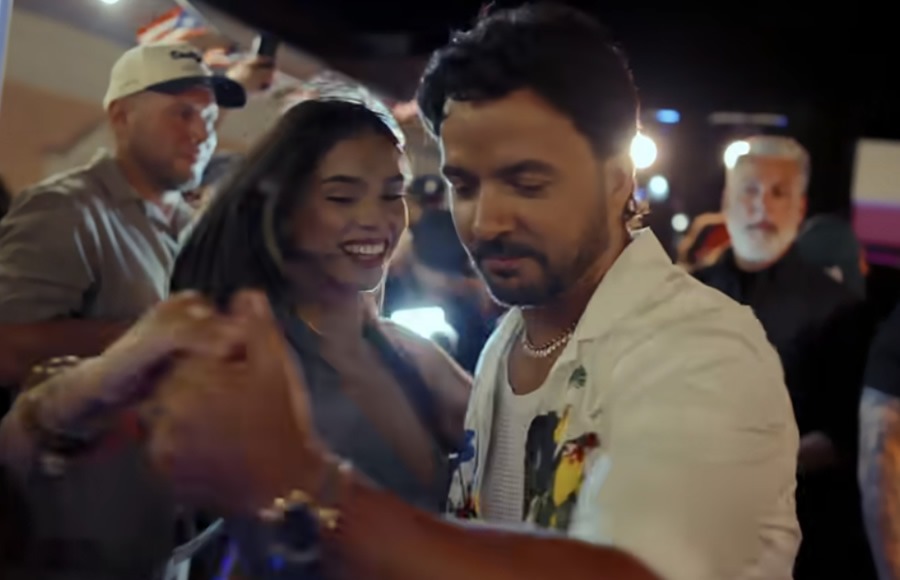 Luis Fonsi sigue apostando por versionar en salsa algunos de sus éxitos.